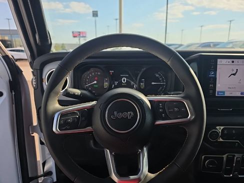 Used 2024 Jeep Wrangler Unlimited Sahara AWD/4WD image 12