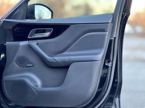 Used 2019 Jaguar F-PACE Prestige image 22