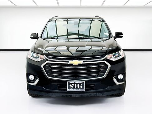 Used 2019 Chevrolet Traverse LT w/ LT Premium Package AWD/4WD image 2