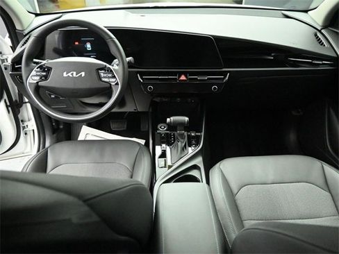 Used 2024 Kia Niro EX image 22