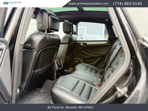 Used 2018 Porsche Macan Turbo AWD/4WD image 13