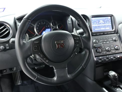 Used 2014 Nissan GT-R Premium image 21