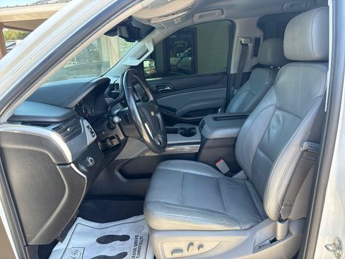 Used 2019 Chevrolet Suburban LT RWD image 9