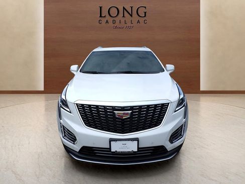 Used 2025 Cadillac XT5 Premium Luxury AWD/4WD image 2