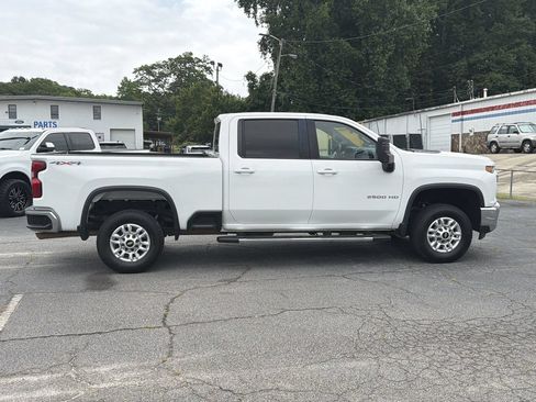 Used 2022 Chevrolet Silverado 2500 LT AWD/4WD image 8