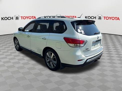 Used 2016 Nissan Pathfinder Platinum w/ Family Entertainment Package FWD image 6
