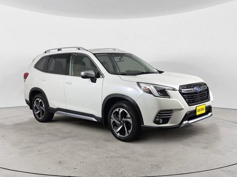 Used 2023 Subaru Forester Touring AWD/4WD image 3