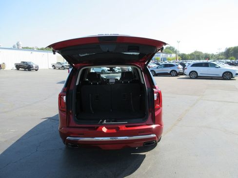 Certified 2021 GMC Acadia Denali w/ Denali Ultimate Package AWD/4WD image 8