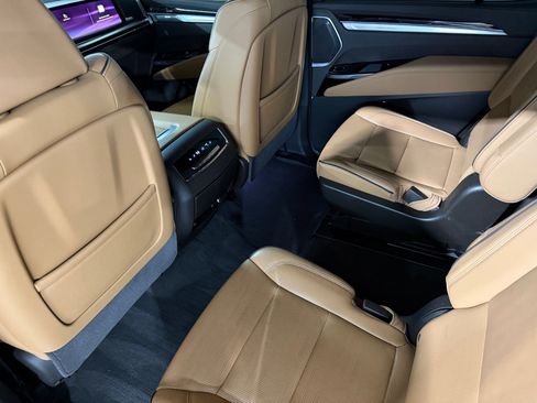 Used 2025 Cadillac Escalade Premium Luxury w/ LPO, Floor Liner Package AWD/4WD image 38