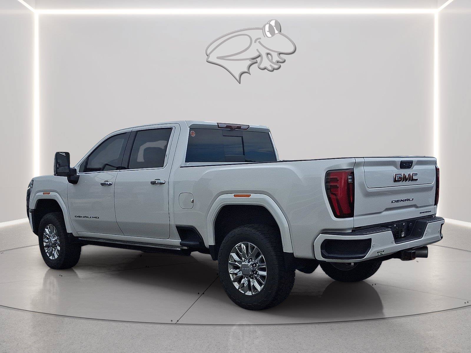Used 2024 GMC Sierra 3500 Denali w/ Denali Reserve Package AWD/4WD image 3