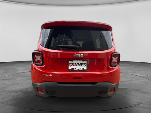 Used 2023 Jeep Renegade Latitude AWD/4WD image 9