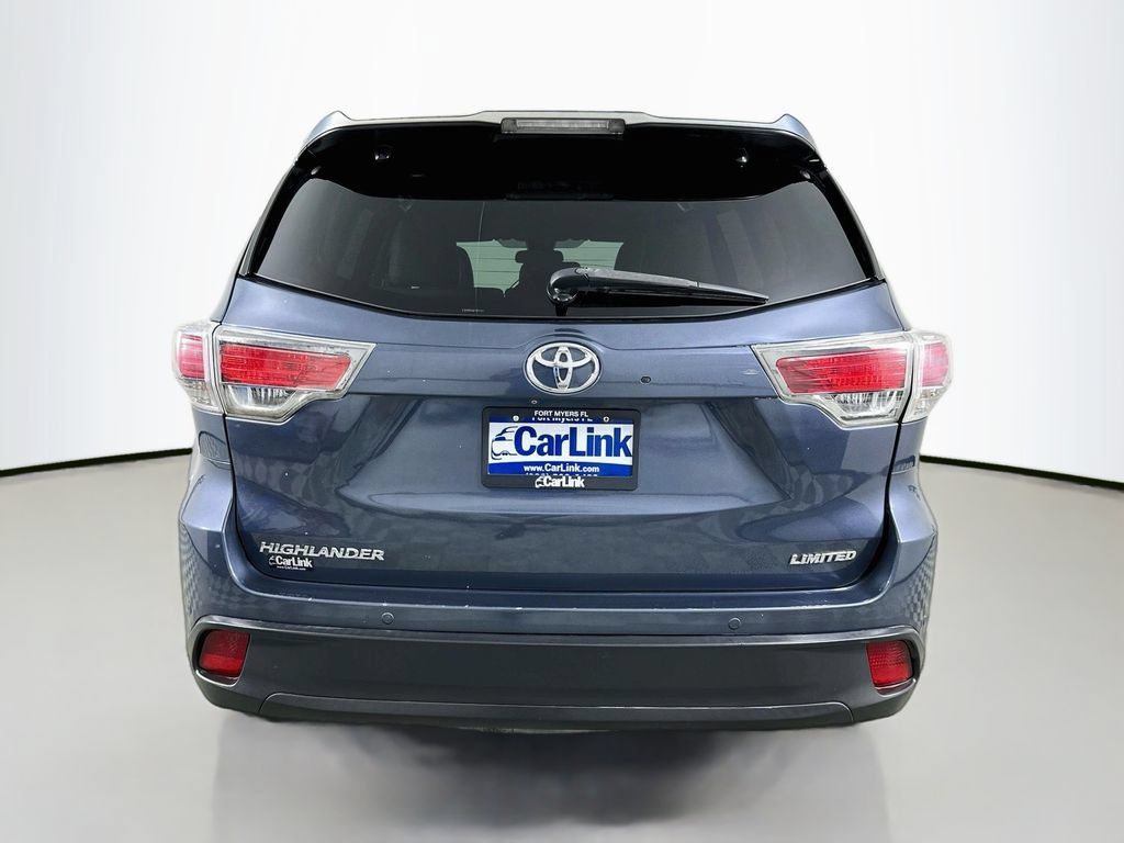 Used 2017 Toyota Highlander Plus FWD image 7