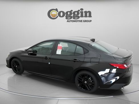 New 2026 Toyota Camry SE image 9