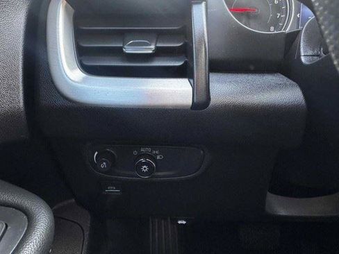 Used 2024 GMC Terrain SLE FWD image 24