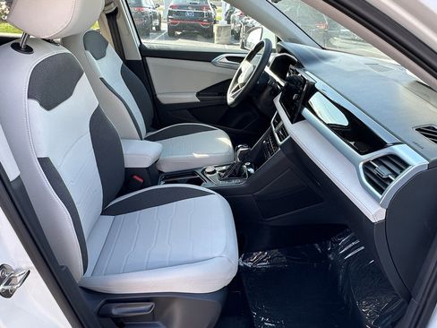 New 2025 Volkswagen Taos SE image 14