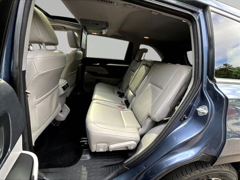 Used 2016 Toyota Highlander XLE FWD image 22