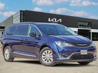 Used 2017 Chrysler Pacifica Touring-L image 1