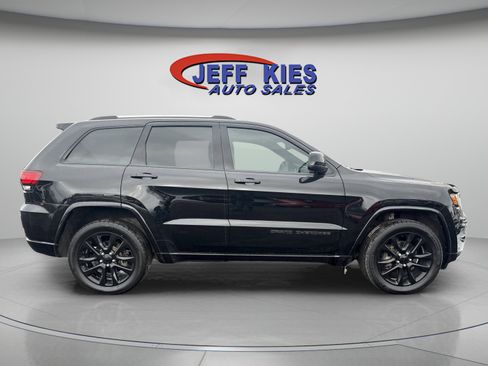 Used 2020 Jeep Grand Cherokee Altitude image 4