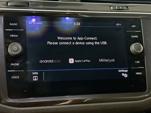 Used 2018 Volkswagen Tiguan SE w/ Panoramic Sunroof Package image 21