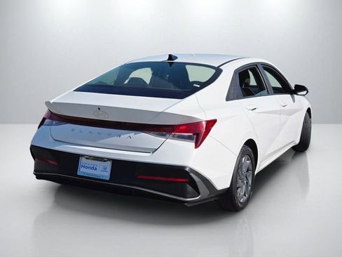 Used 2024 Hyundai Elantra SEL FWD image 7