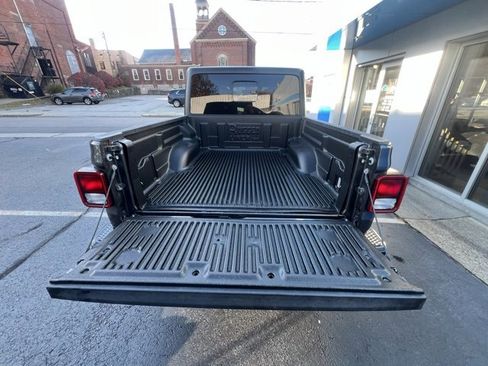 Used 2023 Jeep Gladiator Sport image 18