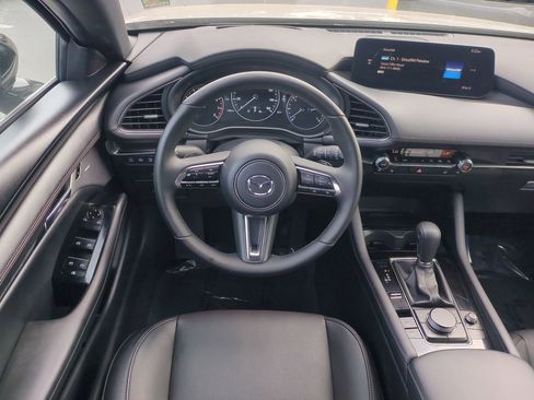 Used 2025 MAZDA MAZDA3 Hatchback w/Premium Plus Pkg image 16