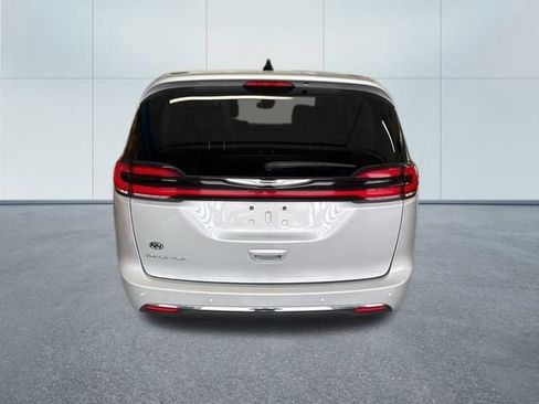 Used 2024 Chrysler Pacifica Touring-L image 5