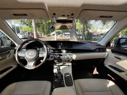 Used 2018 Lexus ES 350 w/ Luxury Package w/Wood Trim FWD image 36