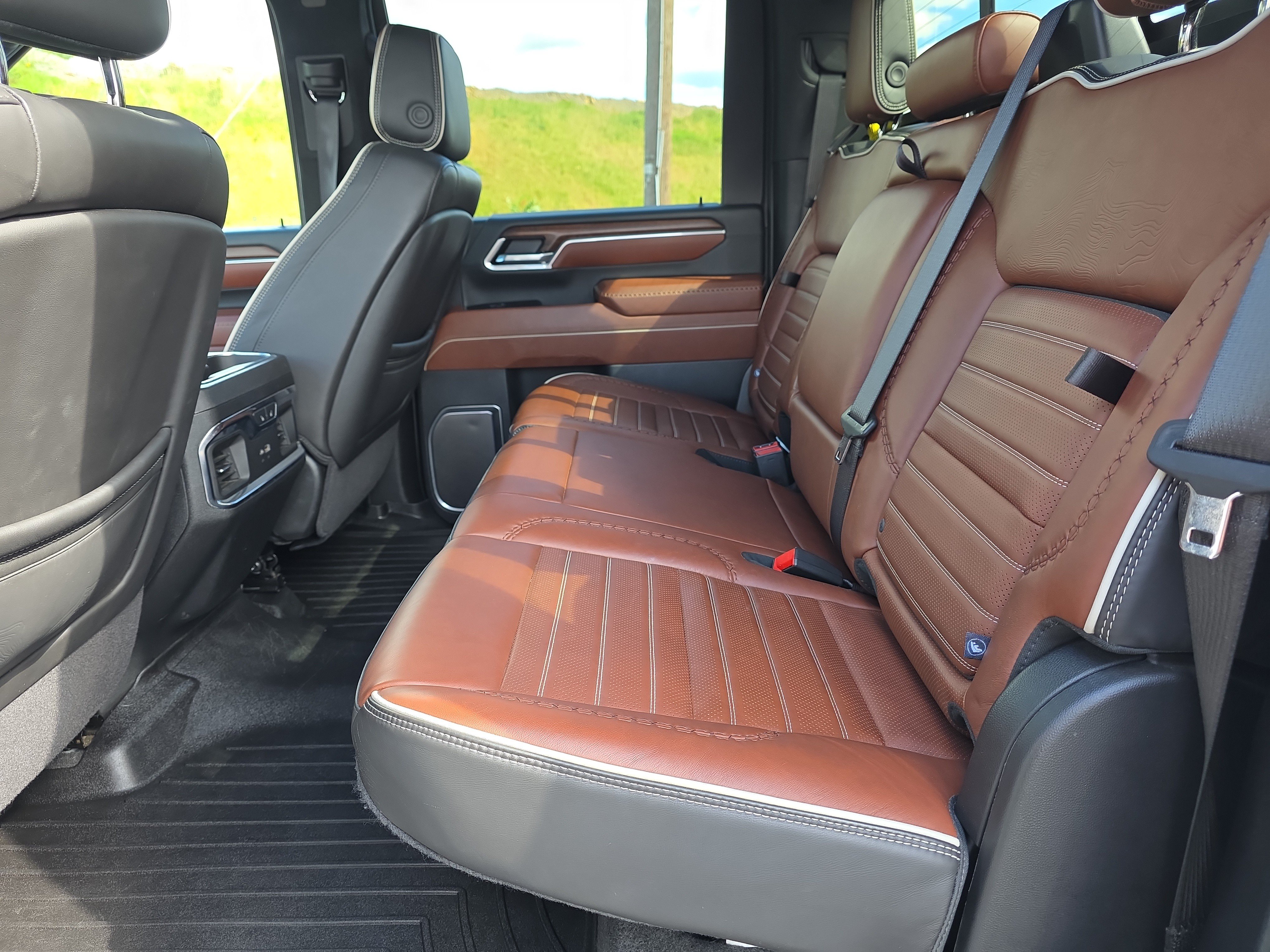 Used 2025 GMC Sierra 2500 Denali Ultimate w/ Max Trailering Package AWD/4WD image 13
