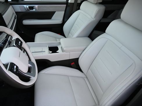 Used 2025 Hyundai Santa Fe Calligraphy image 10