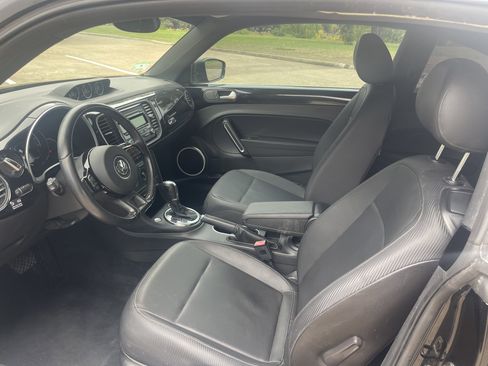 Used 2013 Volkswagen Beetle TDI image 9