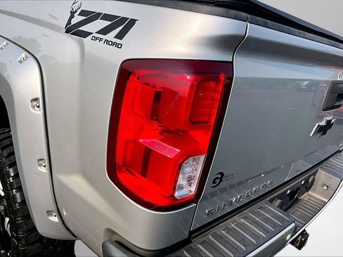 Used 2017 Chevrolet Silverado 1500 LTZ Z71 w/ LTZ Plus Package AWD/4WD image 28
