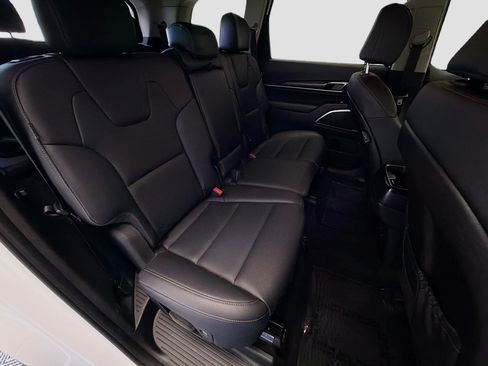 Used 2025 Kia Telluride LX FWD image 14