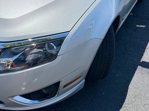 Used 2010 Ford Fusion Hybrid FWD image 2