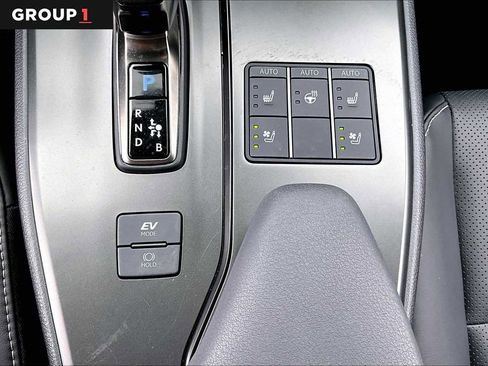 Certified 2025 Lexus UX 300h FWD w/ Accessory Package (Z1) image 33