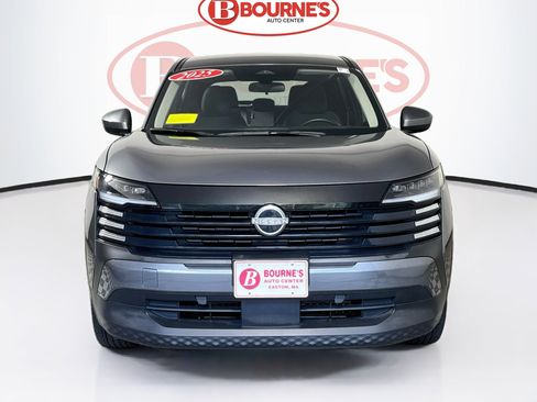 Used 2025 Nissan Kicks SV AWD/4WD image 4