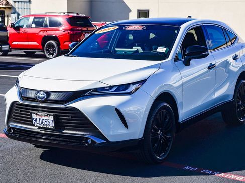 Certified 2024 Toyota Venza Nightshade image 3