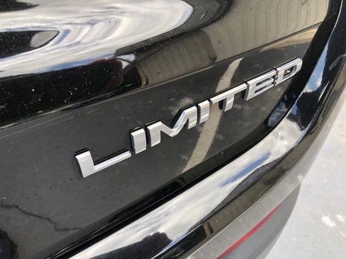 Used 2018 Jeep Compass Limited AWD/4WD image 16