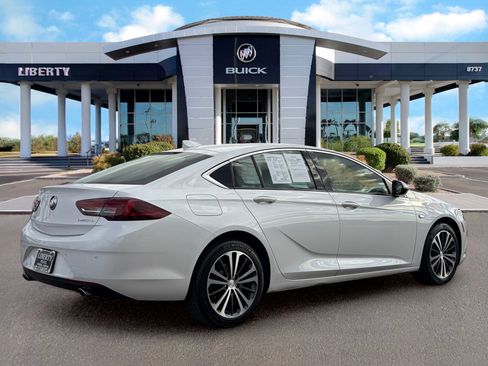 Used 2019 Buick Regal Essence w/ Driver Confidence Package I FWD image 3