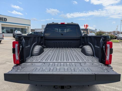 Used 2025 Ford F350 Platinum w/ FX4 Off-Road Package AWD/4WD image 31