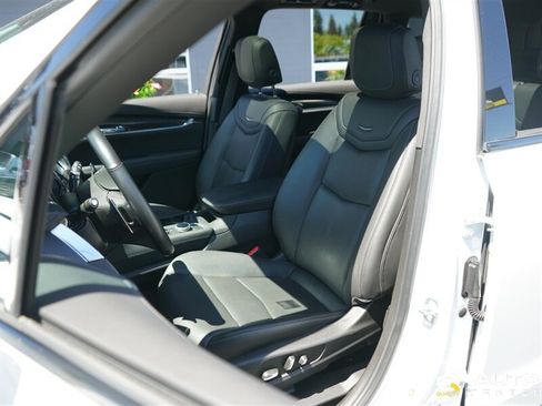 Used 2024 Cadillac XT6 Sport w/ Technology Package AWD/4WD image 17