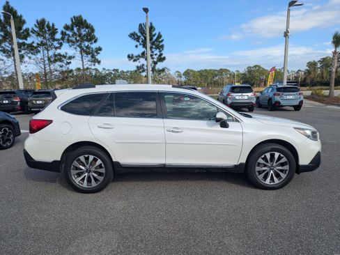 Used 2019 Subaru Outback 2.5i Touring image 3