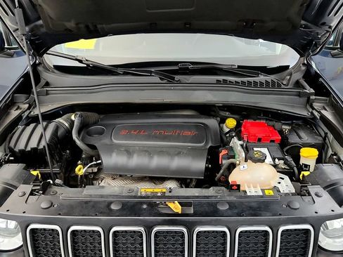 Used 2021 Jeep Renegade Latitude w/ Convenience Group AWD/4WD image 15