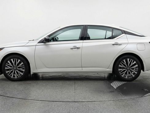 Used 2025 Nissan Altima 2.5 SV FWD image 5