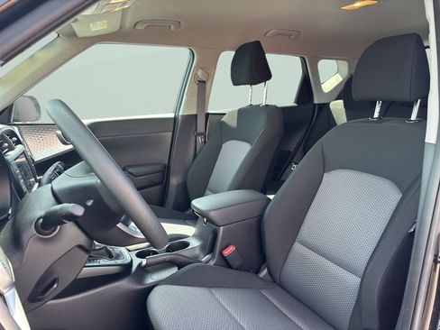 Used 2025 Kia Soul LX w/ LX Technology Package FWD image 12