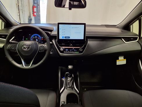 Used 2025 Toyota Corolla SE w/ SE Premium Package image 11