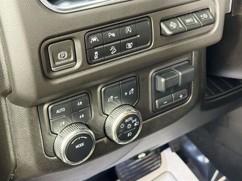 Used 2024 GMC Yukon XL AT4 w/ Technology Package image 10