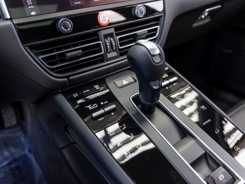 New 2026 Porsche Macan AWD/4WD image 41