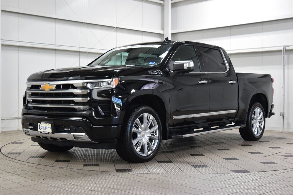 Used 2023 Chevrolet Silverado 1500 High Country w/ High Country Premium Package AWD/4WD image 3