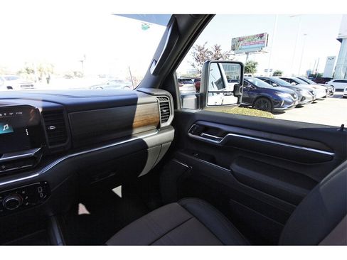 Used 2024 Chevrolet Silverado 2500 High Country w/ High Country Premium Package image 8